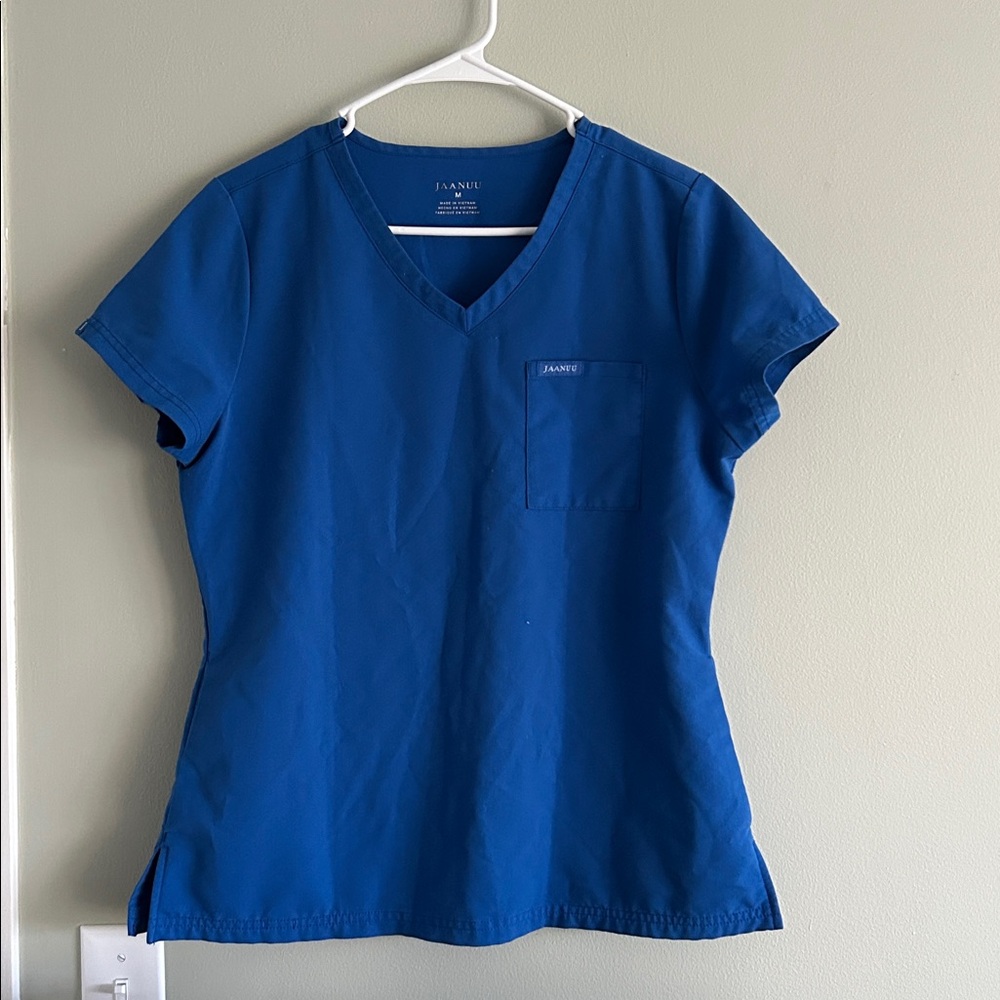 Jaanuu scrub top
